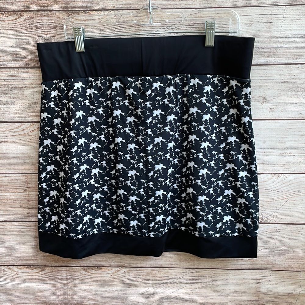 HAUS‎ OF GREY SKORT IN BLACK AND WHITE PRINT - Picture 4 of 6